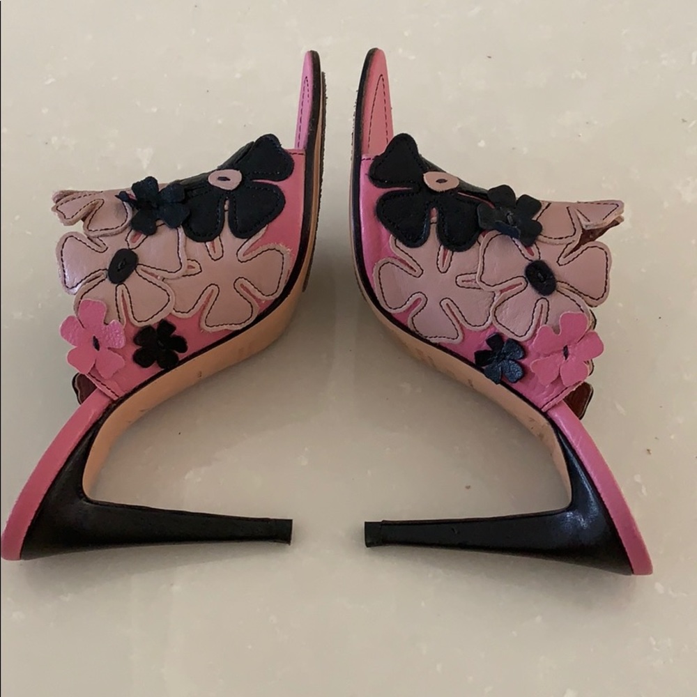 MiuMiu stunning heels with 🌸 flower detail - Picture 5 of 8